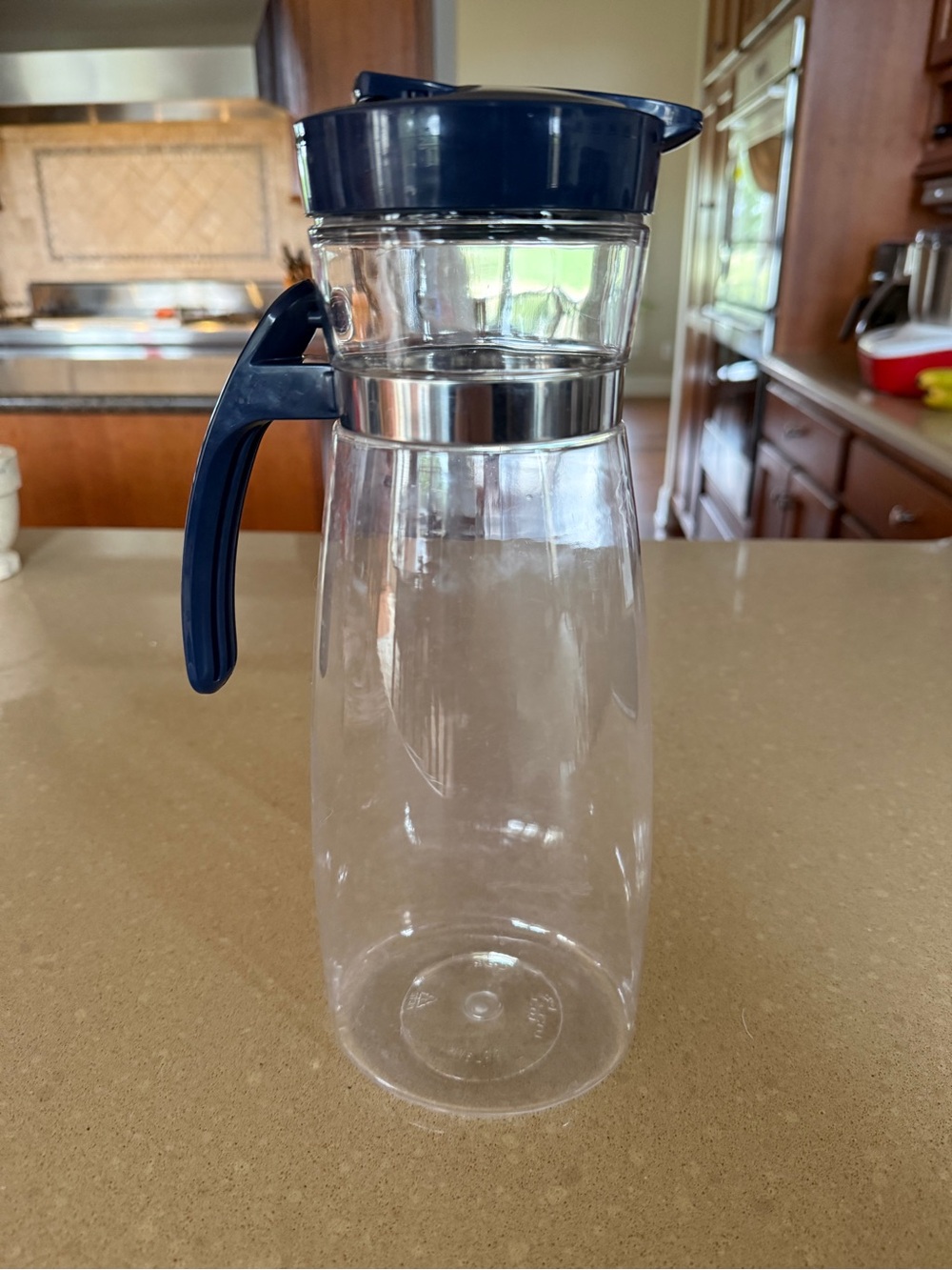 Clear 2 Liter Plastic Beverage Pitcher with Navy Blue Lid and Handle